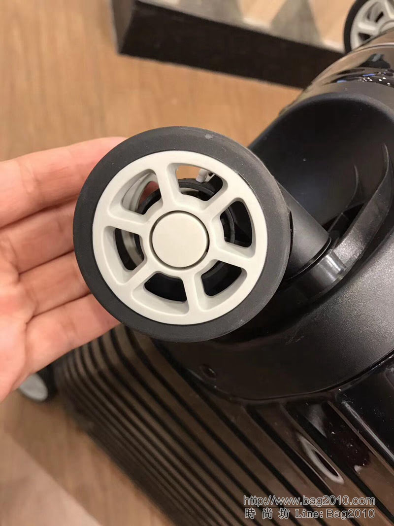 RIMOWA日默瓦 Limbo Crème 限量旅行箱系列 堅固鋁合金框架 品牌專利四輪運轉系統 高端拉杆箱  xbt1089